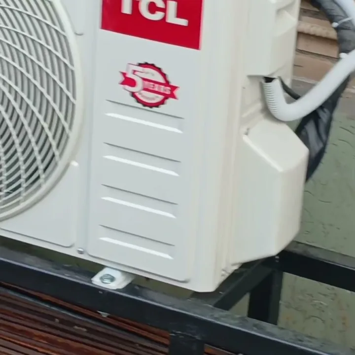 Груповий монтаж 4 зовнішніх блоків TCL на рамі