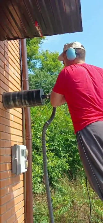 Алмазне буріння цегляної стіни з пиловидаленням під рекуператор