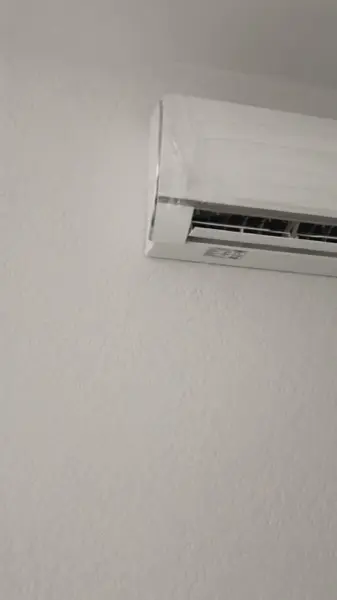 Тестовий пуск внутрішнього блоку спліт-системи (23°C)